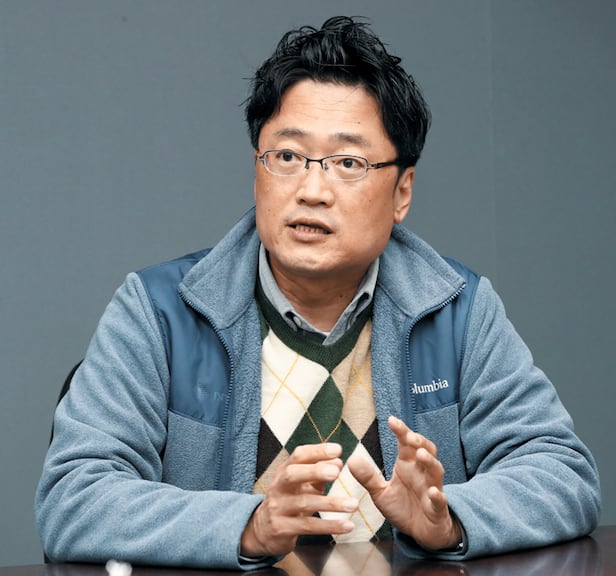 지난달 30일 대전 인텍플러스에서 만난 이상윤 대표는 카이스트 기계공학 박사 출신으로 중소기업에 입사해 CEO까지 됐다. 그는 "교수가 되는 것도 고민했지만 엔지니어로서의 삶이 더 끌렸다"고 했다. /신현종 기자